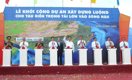 Khởi công luồng tàu biển trọng tải lớn vào sông Hậu - 1 Khởi công luồng tàu biển trọng tải lớn vào sông Hậu - 1