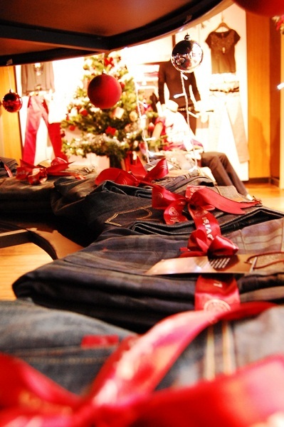 Quà Giáng sinh và năm mới hấp dẫn tại cửa hàng Levis Flagship - 3
