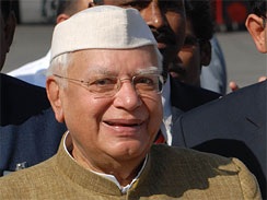 Thủ hiến 86 tuổi từ chức vì băng sex - 1