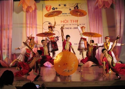 Tưng bừng Hội thi Tiếng hát sinh viên Nội trú ĐH Huế - 2 Tưng bừng Hội thi Tiếng hát sinh viên Nội trú ĐH Huế - 2