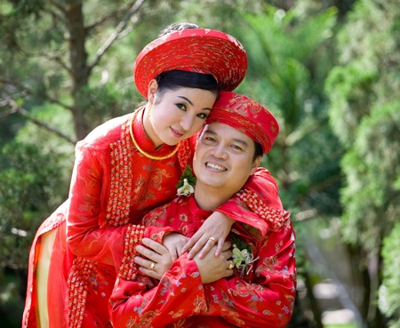 Thúy Nga xúc động trong lễ cưới - 1