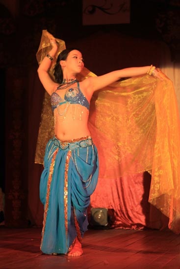 Sôi động đêm diễn Belly dance vì trẻ em có HIV - 9