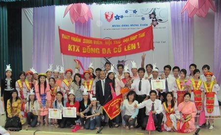 Tưng bừng Hội thi Tiếng hát sinh viên Nội trú ĐH Huế - 3 Tưng bừng Hội thi Tiếng hát sinh viên Nội trú ĐH Huế - 3