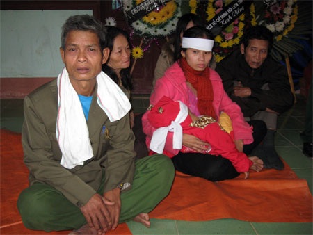 Tình trạng chống người thi hành công vụ “nở rộ” trong năm 2009 - 3