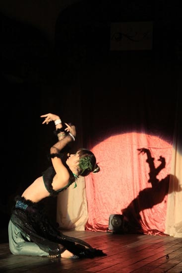 Sôi động đêm diễn Belly dance vì trẻ em có HIV - 4