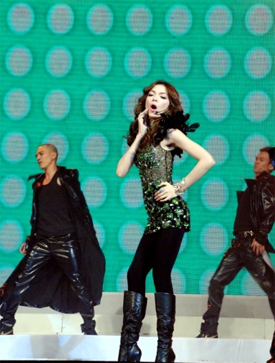 Nữ ca sĩ khoe vẻ gợi cảm trong đêm Gala “Âm nhạc của tôi” - 3