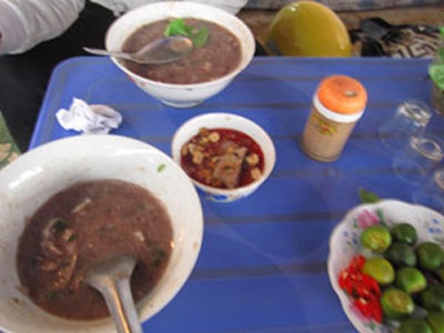 Vào lò mổ Phùng Khoang, sợ cháo lòng tiết canh - 3 Vào lò mổ Phùng Khoang, sợ cháo lòng tiết canh - 3