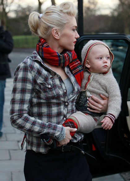 Ngắm gia đình Gwen Stefani đi chơi ở ngoại ô - 2