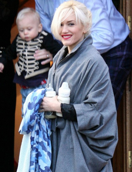 Ngắm gia đình Gwen Stefani đi chơi ở ngoại ô - 3