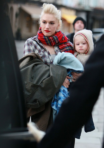 Ngắm gia đình Gwen Stefani đi chơi ở ngoại ô - 4