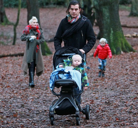 Ngắm gia đình Gwen Stefani đi chơi ở ngoại ô - 8