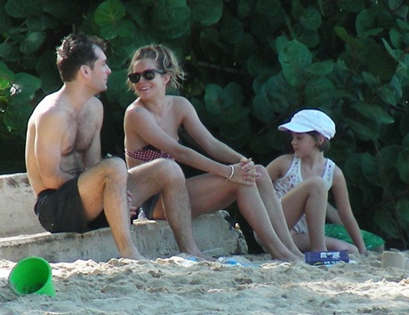 Jude Law đưa con đi nghỉ cùng “tình cũ” - 1 Jude Law đưa con đi nghỉ cùng “tình cũ” - 1