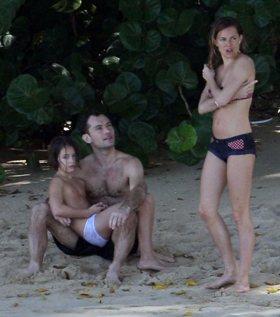 Jude Law đưa con đi nghỉ cùng “tình cũ” - 3 Jude Law đưa con đi nghỉ cùng “tình cũ” - 3