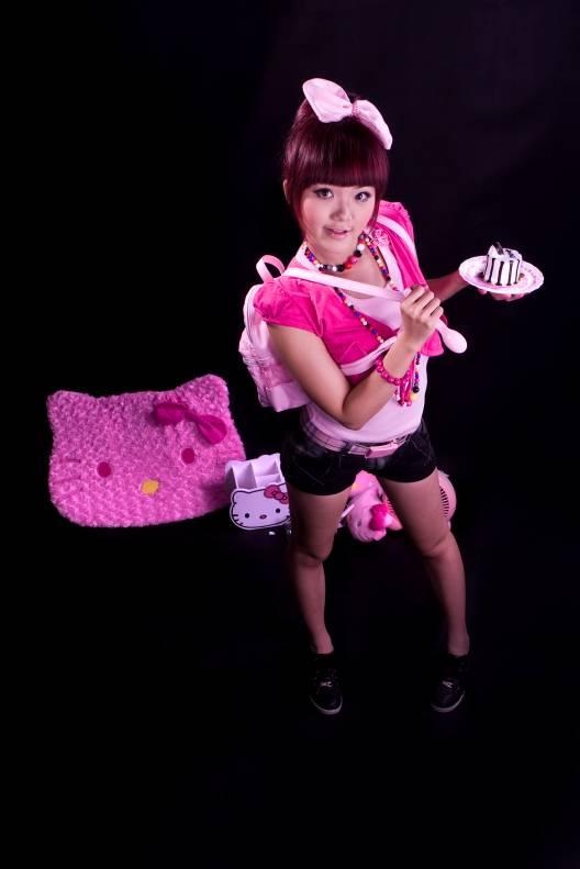 Ngộ nghĩnh dễ thương với phong cách thời trang Kitty - 5 Ngộ nghĩnh dễ thương với phong cách thời trang Kitty - 5