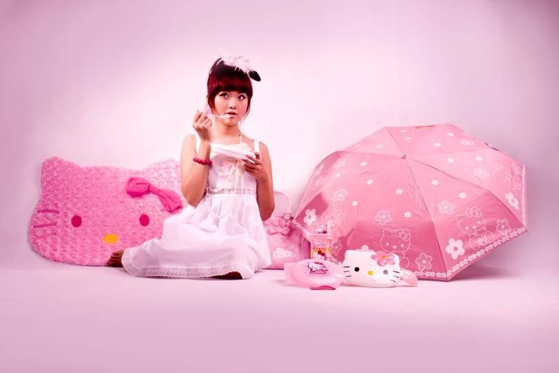 Ngộ nghĩnh dễ thương với phong cách thời trang Kitty - 3 Ngộ nghĩnh dễ thương với phong cách thời trang Kitty - 3