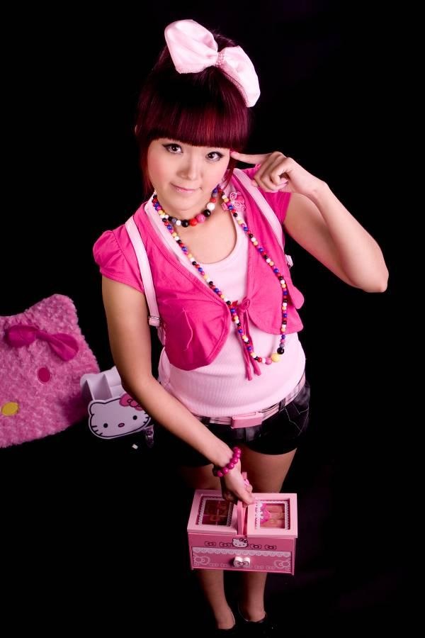 Ngộ nghĩnh dễ thương với phong cách thời trang Kitty - 7 Ngộ nghĩnh dễ thương với phong cách thời trang Kitty - 7