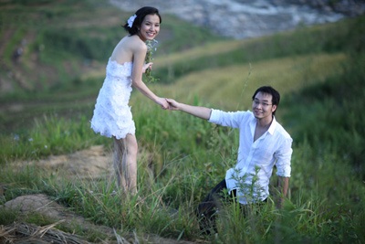 Hoa hậu Thùy Lâm lên xe hoa - 1