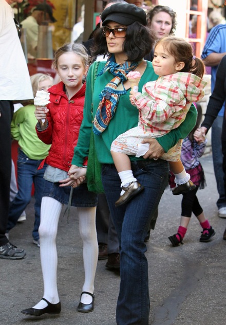 Salma Hayek đưa con đẻ, con chồng đi chơi - 6 Salma Hayek đưa con đẻ, con chồng đi chơi - 6