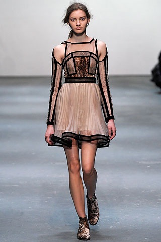 BST thu đông 2009 của Christopher Kane  - 14