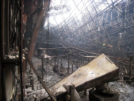 Nhà hàng - vũ trường sát Hồ Tây bị thiêu rụi - 2 Nhà hàng - vũ trường sát Hồ Tây bị thiêu rụi - 2