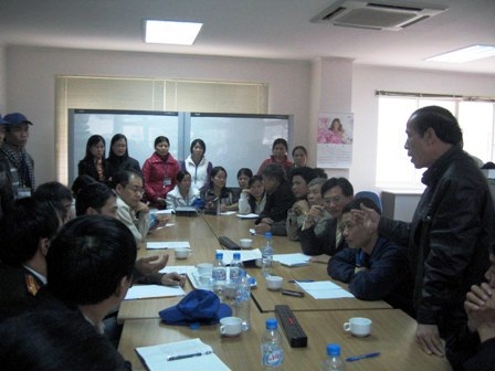 Gần 2.000 công nhân ngưng việc đòi quyền lợi - 2 Gần 2.000 công nhân ngưng việc đòi quyền lợi - 2