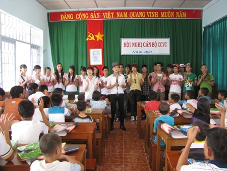 Nam Cường, Trà My làm từ thiện đầu năm - 7 Nam Cường, Trà My làm từ thiện đầu năm - 7