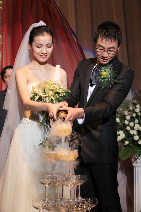 Hoa hậu Thùy Lâm đẹp rạng ngời trong ngày cưới - 14