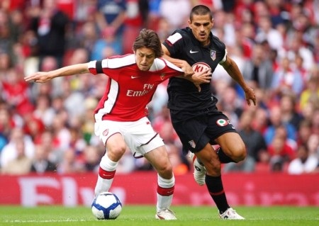 Arsenal “trói” Rosicky, để vuột mất “tiểu” Fabregas - 1