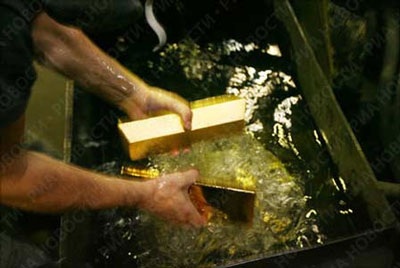 Giá vàng có thể lên 1.500 USD/ounce trong năm 2011 - 1