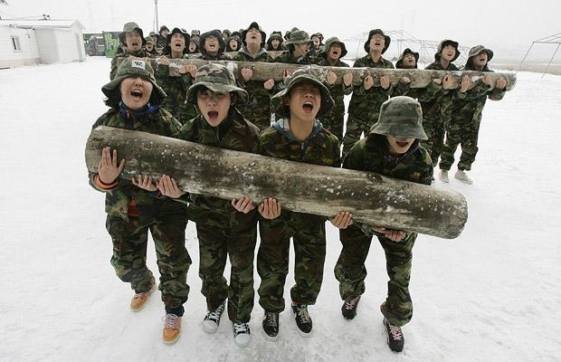 Học sinh Hàn Quốc luyện tập thể lực giữa trời tuyết rơi - 1 Học sinh Hàn Quốc luyện tập thể lực giữa trời tuyết rơi - 1