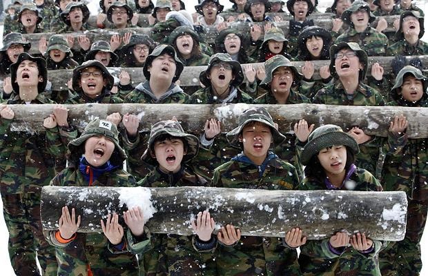 Học sinh Hàn Quốc luyện tập thể lực giữa trời tuyết rơi - 3 Học sinh Hàn Quốc luyện tập thể lực giữa trời tuyết rơi - 3