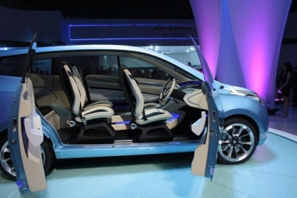 Xe nhỏ “tung hoành” Triển lãm ô tô Delhi 2010 - 8 Xe nhỏ “tung hoành” Triển lãm ô tô Delhi 2010 - 8