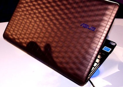 Asus trình làng netbook thiết kế pin trượt - 5 Asus trình làng netbook thiết kế pin trượt - 5