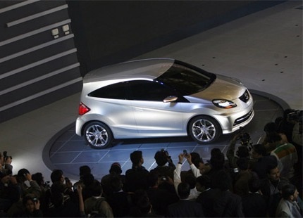 Xe nhỏ “tung hoành” Triển lãm ô tô Delhi 2010 - 1 Xe nhỏ “tung hoành” Triển lãm ô tô Delhi 2010 - 1