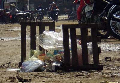 Thị trấn đẹp nhất Hà Tĩnh ngập trong rác - 1