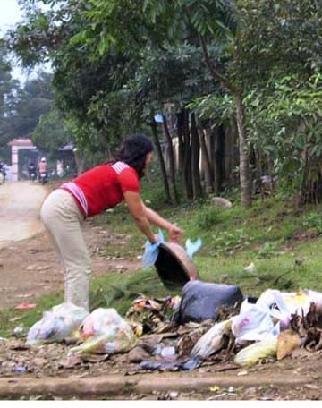 Thị trấn đẹp nhất Hà Tĩnh ngập trong rác - 2