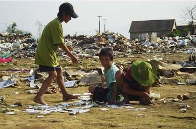 Thị trấn đẹp nhất Hà Tĩnh ngập trong rác - 9