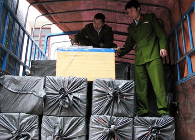 5,5 tấn lòng lợn bốc mùi “đi” từ Hà Nội lên Lào Cai - 1