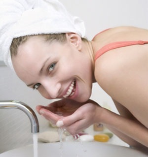 Những suy nghĩ sai về cách rửa mặt - 1