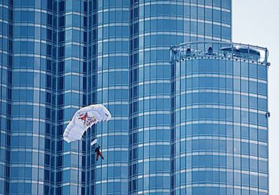 Nhảy dù từ "nóc nhà" thế giới - 2