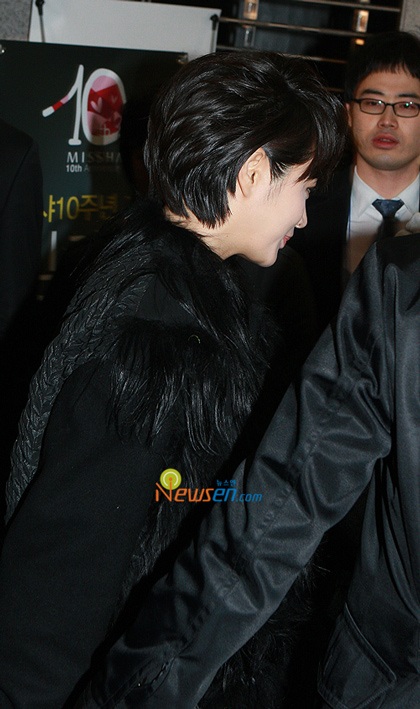 Kim Hye Soo bị “bủa vây” sau 1 tuần công khai chuyện tình  - 6