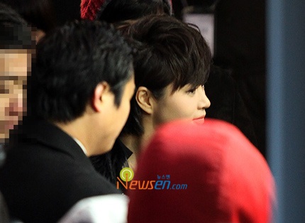 Kim Hye Soo bị “bủa vây” sau 1 tuần công khai chuyện tình  - 7