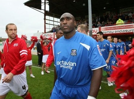 Wenger phủ nhận việc muốn chiêu mộ Sol Campbell - 1