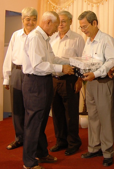 Người xin trợ cấp cho cán bộ khuyến học - 1 Người xin trợ cấp cho cán bộ khuyến học - 1