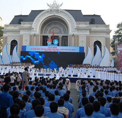 Hoành tráng lễ kỉ niệm ngày HSSV  - 1 Hoành tráng lễ kỉ niệm ngày HSSV  - 1