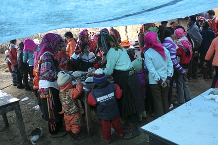 Cô dâu Lô Lô phong cách “xì - tin” - 7 Cô dâu Lô Lô phong cách “xì - tin” - 7