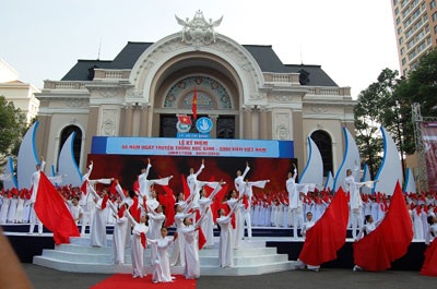 Hoành tráng lễ kỉ niệm ngày HSSV  - 2 Hoành tráng lễ kỉ niệm ngày HSSV  - 2