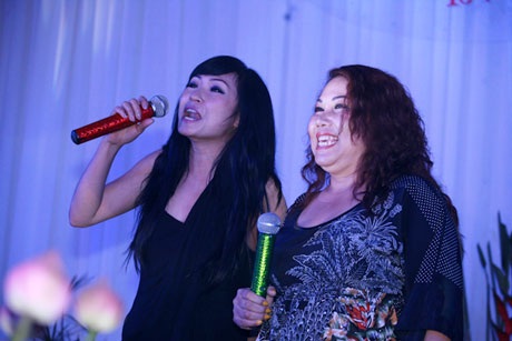 Vợ chồng Thúy Nga hôn nhau say đắm - 11 Vợ chồng Thúy Nga hôn nhau say đắm - 11