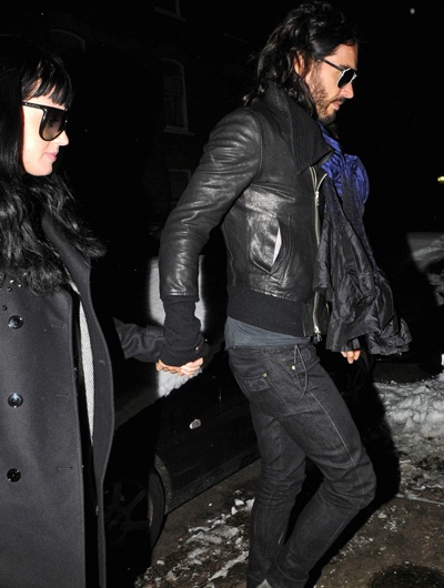 Katy Perry - Russell Brand “lộ diện” sau khi đính hôn - 2 Katy Perry - Russell Brand “lộ diện” sau khi đính hôn - 2
