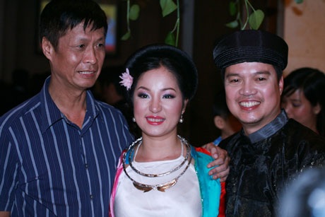 Nghệ sĩ thích thú với tiệc cưới toàn “khoai” của Thúy Nga - 18 Nghệ sĩ thích thú với tiệc cưới toàn “khoai” của Thúy Nga - 18